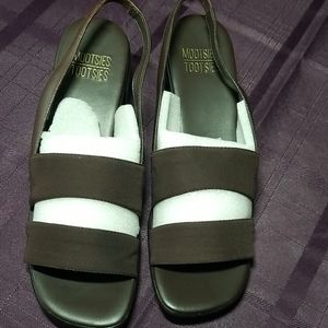 Mootsies Tootsies brand ladies sandals.